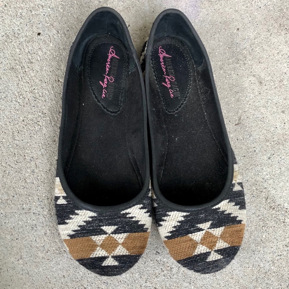 Flats - Picture 2 of 3